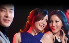 小娇乳H边走边欢1V1爱豆传媒